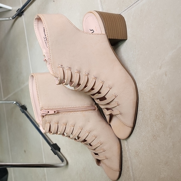 SUPER STYLISH SUGAR BRAND STACKED HEEL LADDER SANDELS!!! - Picture 2 of 6